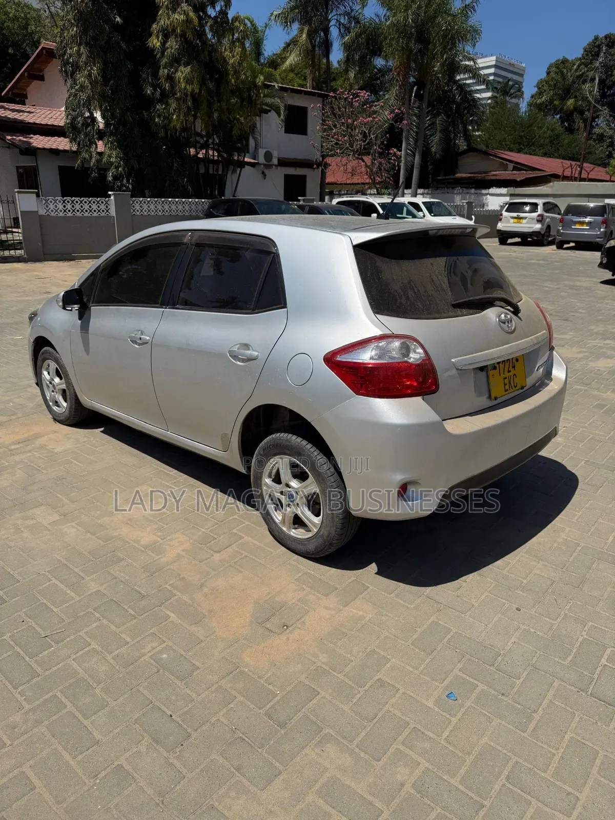 Toyota Auris 2010 Silver