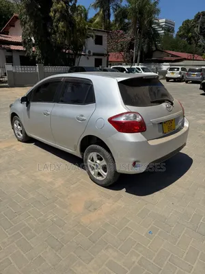 Toyota Auris 2010 Silver