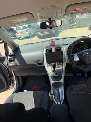 Toyota Auris 2010 Silver