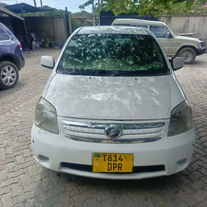 Toyota Raum 2003 White