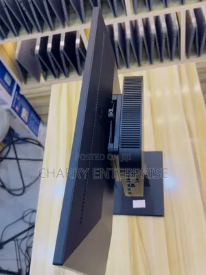 Desktop Computer HP 200 G4 All-in-One 4GB AMD SSD 128GB