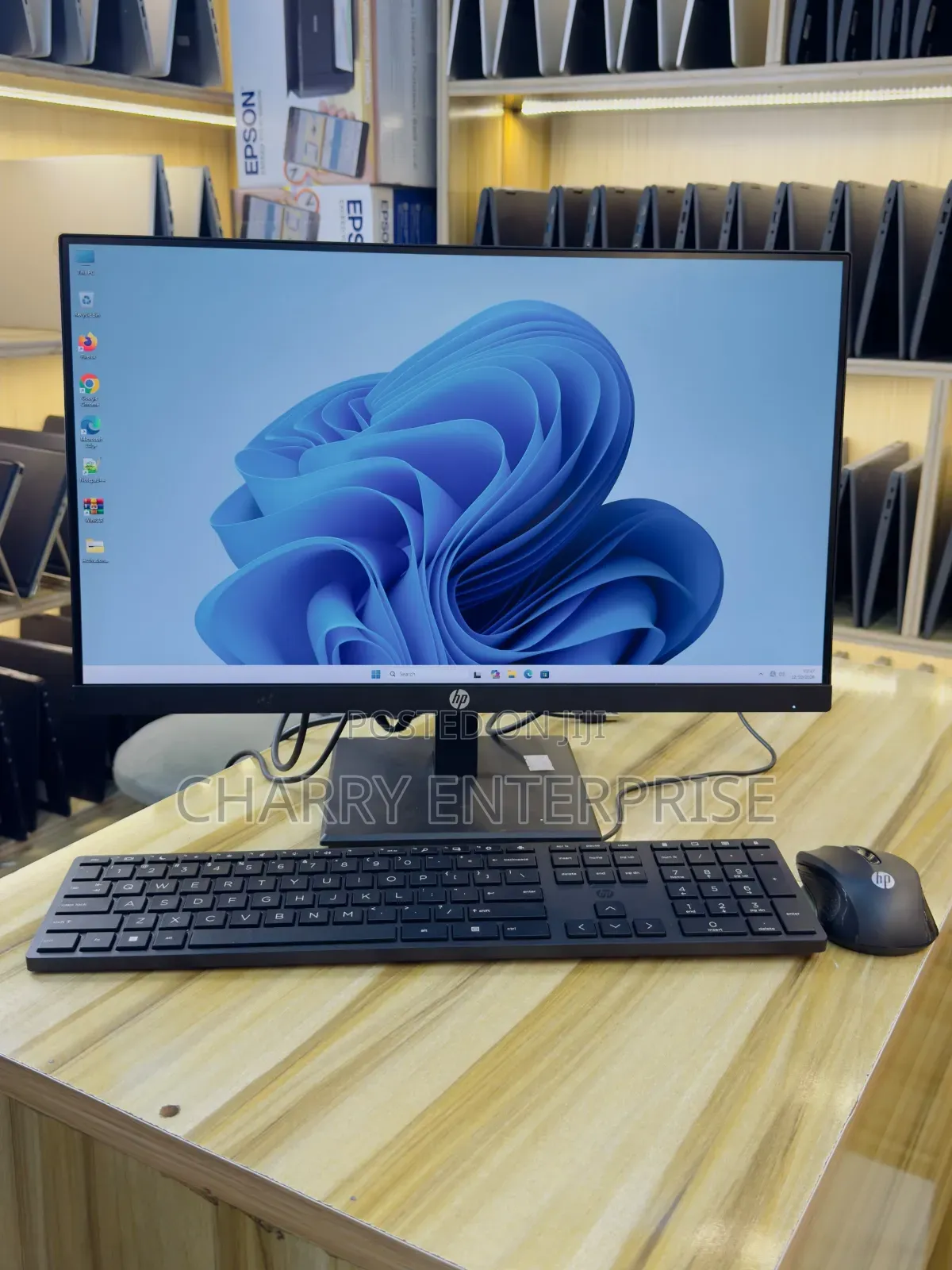 Desktop Computer HP 200 G4 All-in-One 4GB AMD SSD 128GB