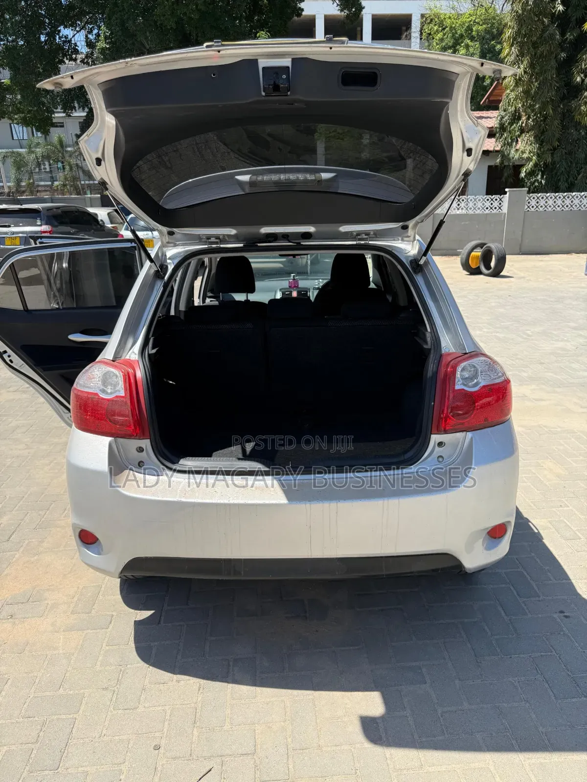 Toyota Auris 2010 Silver