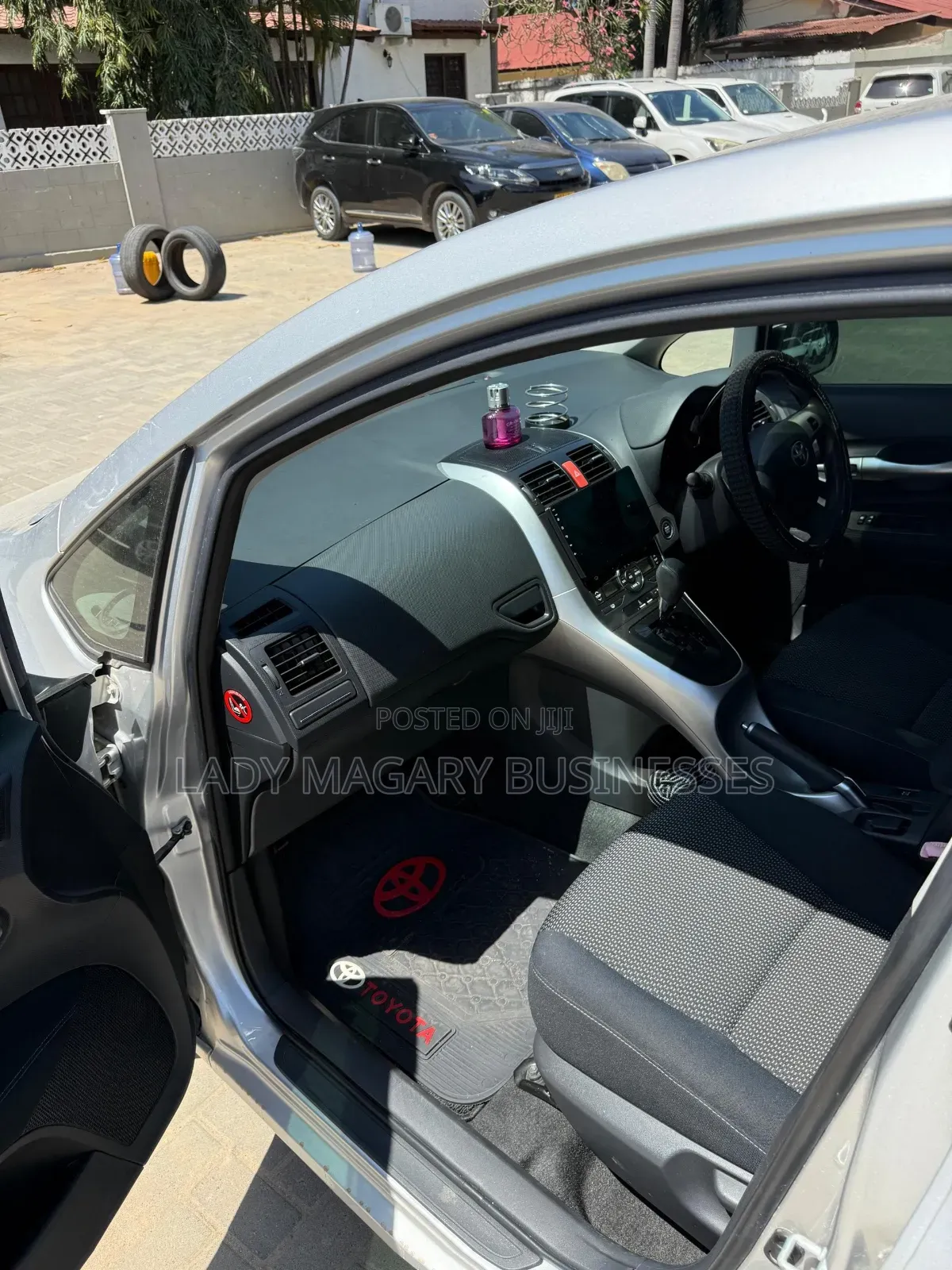 Toyota Auris 2010 Silver