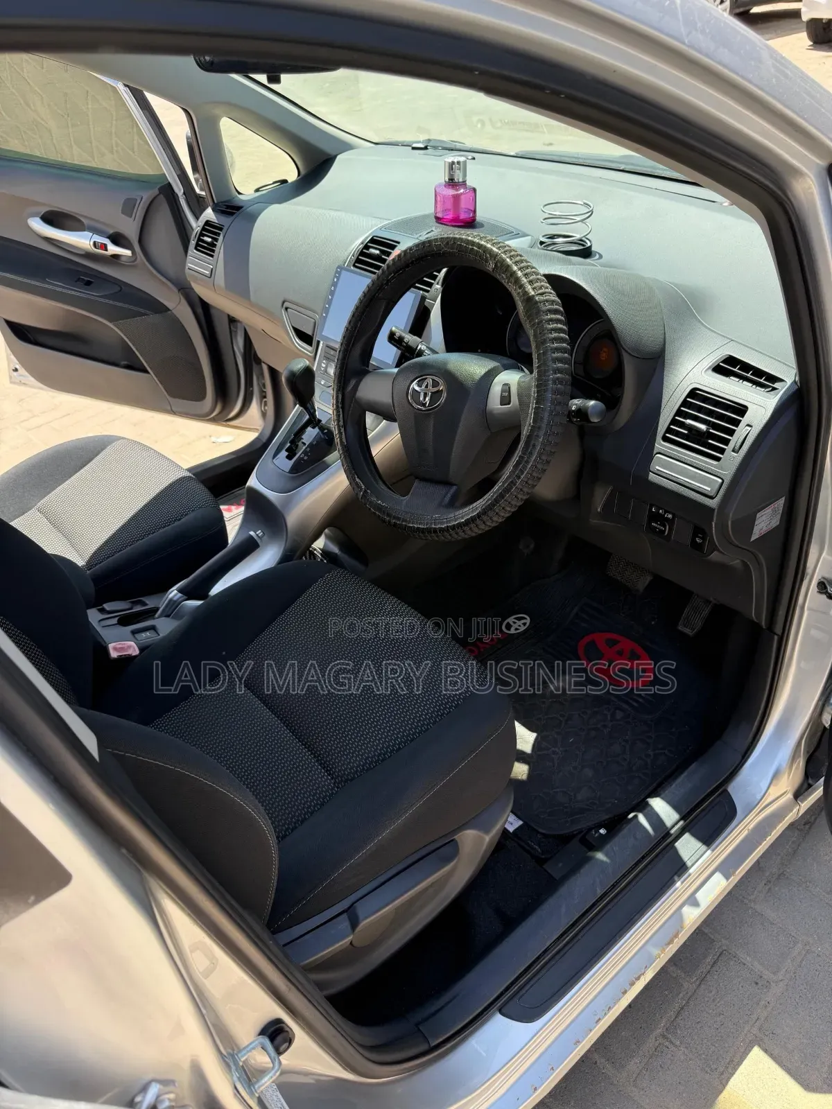 Toyota Auris 2010 Silver