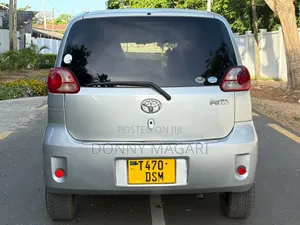 Toyota Porte 2004 Silver