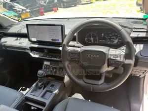 New Toyota Hilux SR (Diesel) 2026 Off white