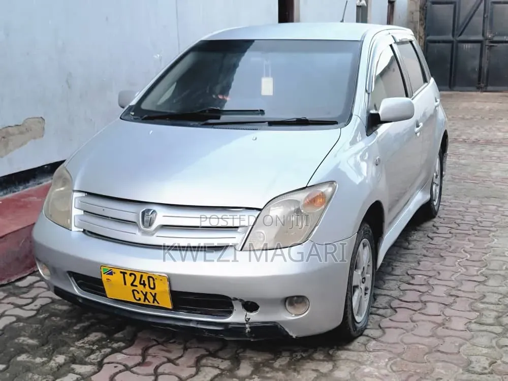 Toyota IST 2004 Silver