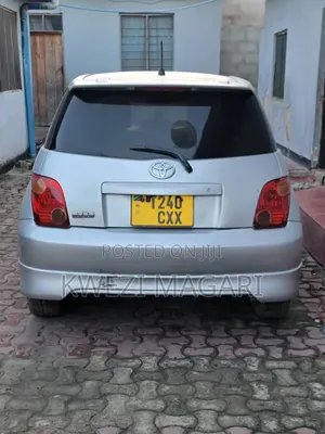 Toyota IST 2004 Silver