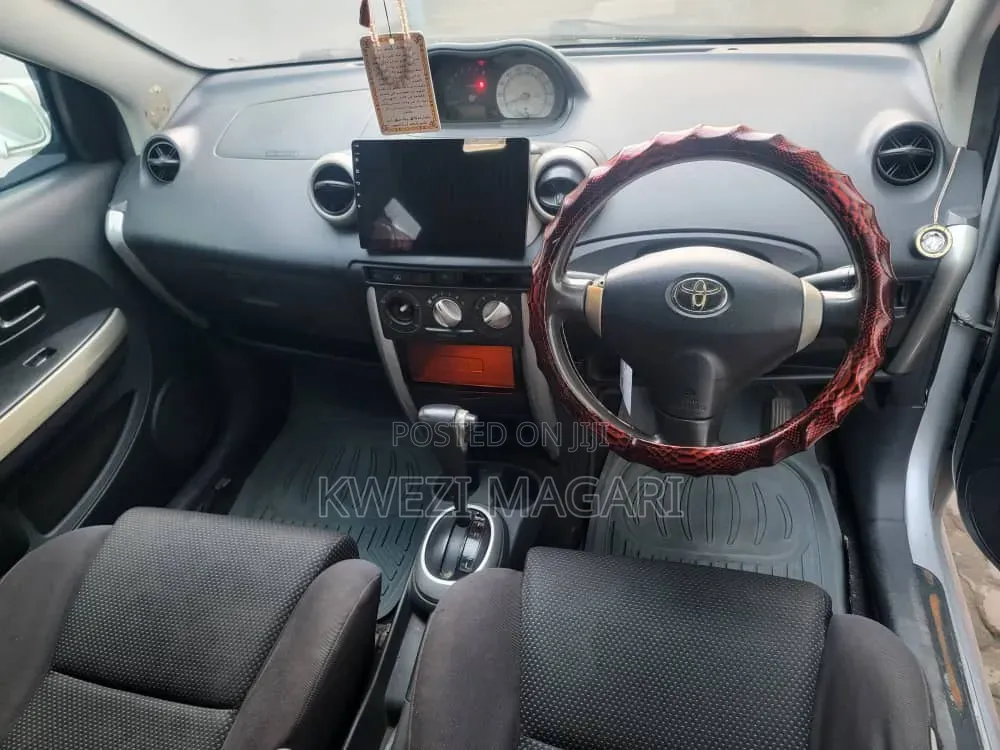 Toyota IST 2004 Silver