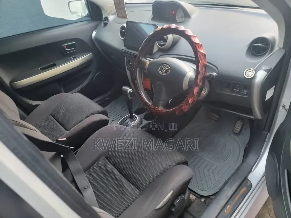 Toyota IST 2004 Silver