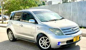 Toyota IST 2004 Silver