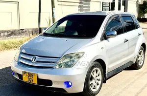 Toyota IST 2004 Silver