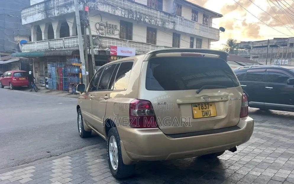 Toyota Kluger 2005 Gold