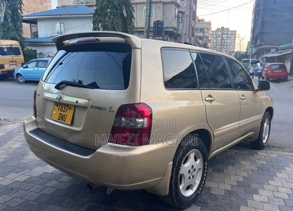 Toyota Kluger 2005 Gold