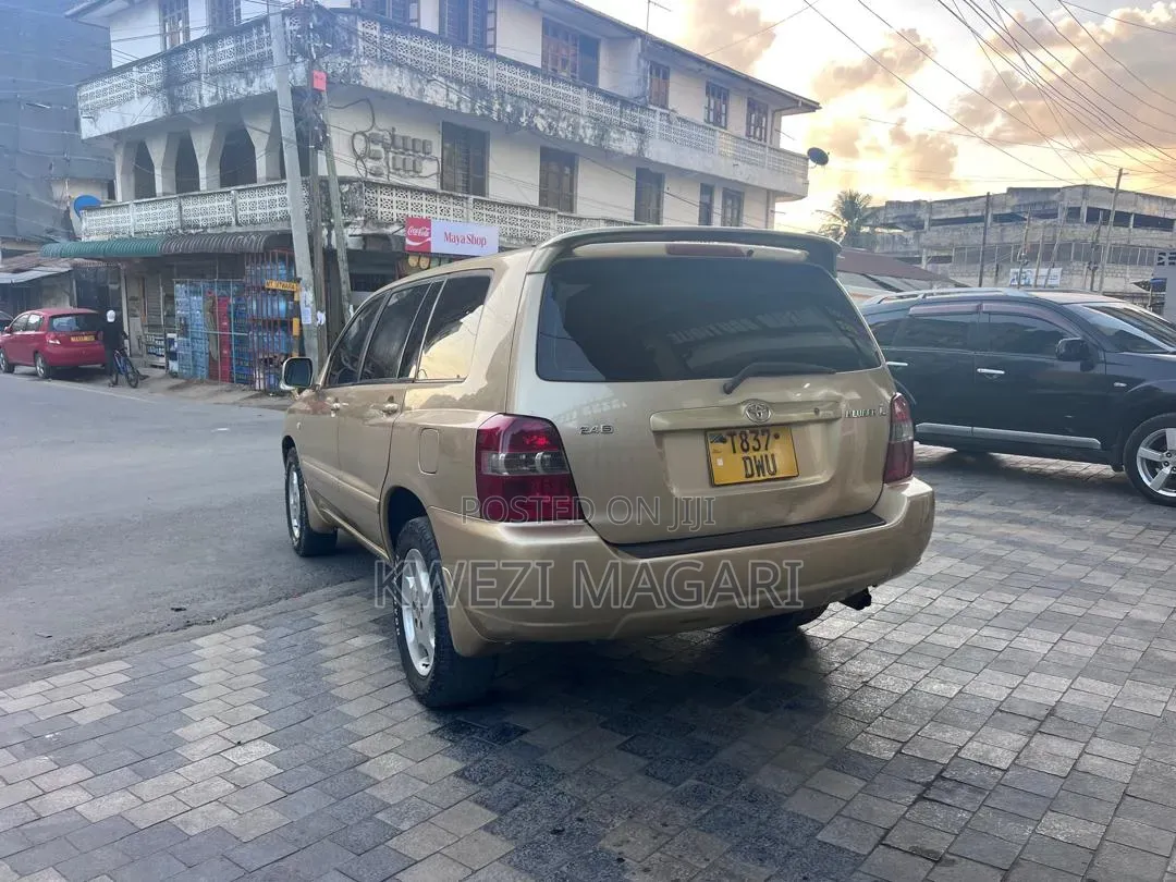 Toyota Kluger 2005 Gold