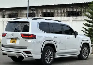 Toyota Land Cruiser 2024 White