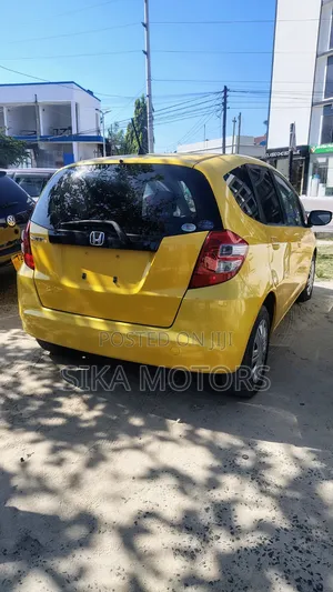 Honda Fit 2010 Yellow