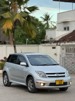 Toyota IST 2006 Silver