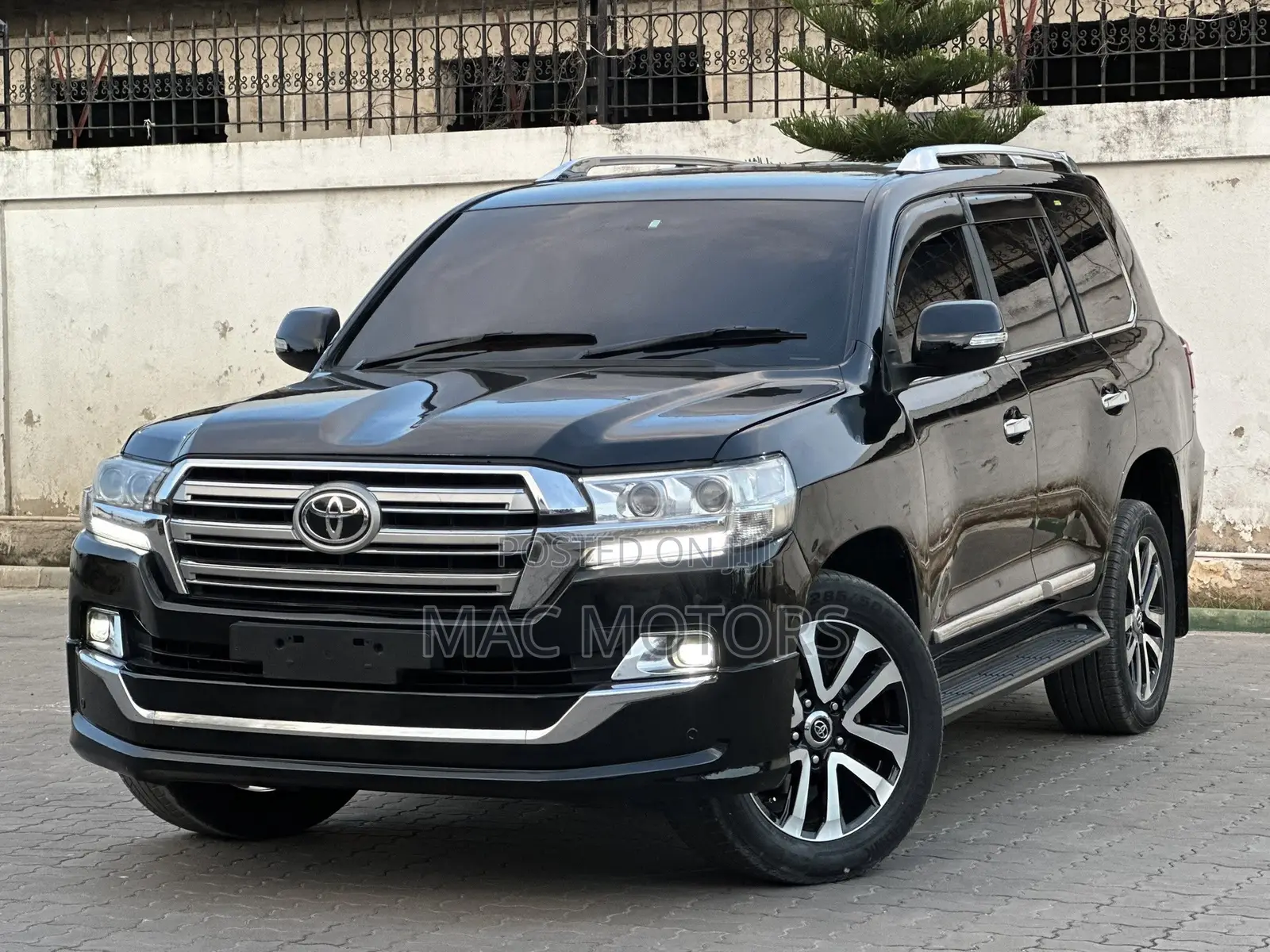 Toyota Land Cruiser 4.5 V8 VXR 2014 Black
