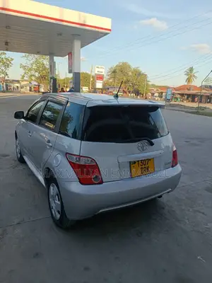 Toyota IST 2005 Silver