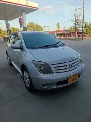 Toyota IST 2005 Silver
