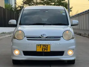 Toyota Sienta 2008 White