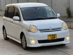 Toyota Sienta 2008 White