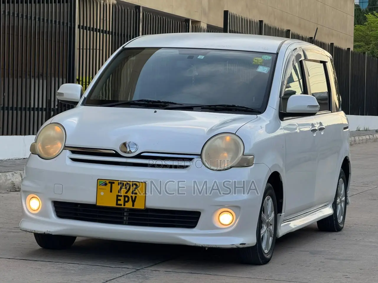 Toyota Sienta 2008 White