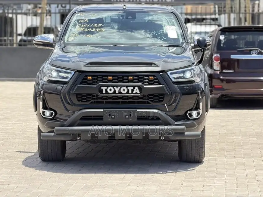 Toyota Hilux 2021 Black