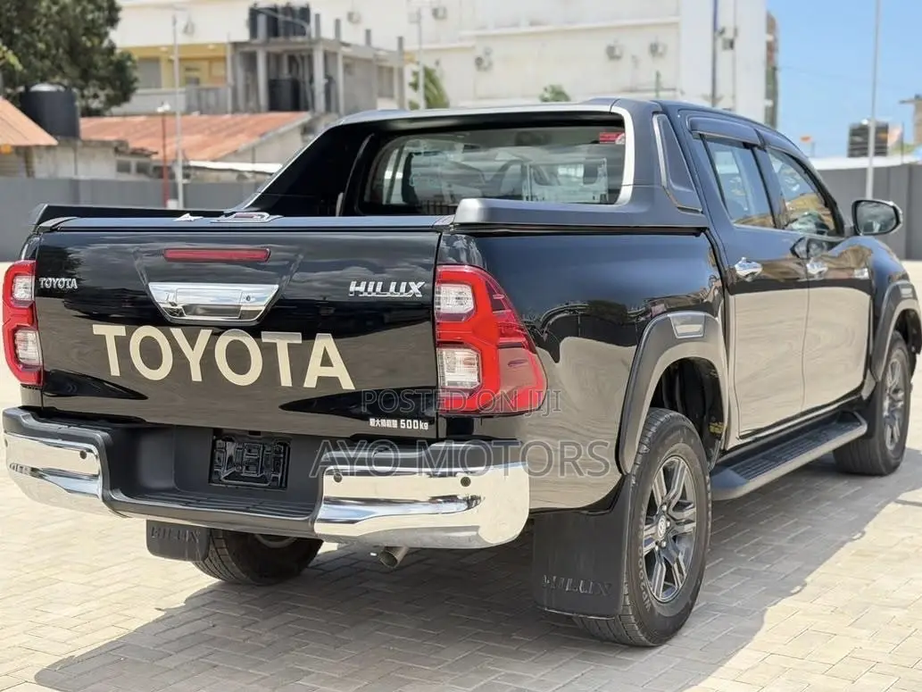Toyota Hilux 2021 Black