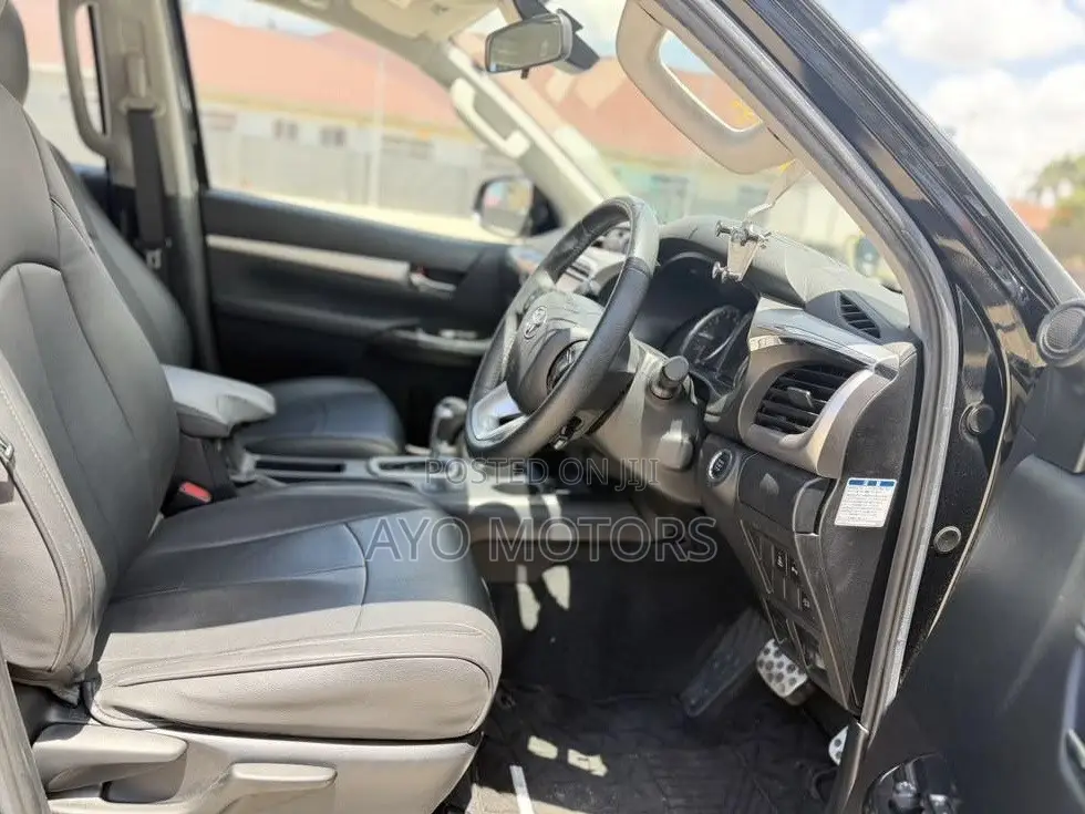 Toyota Hilux 2021 Black