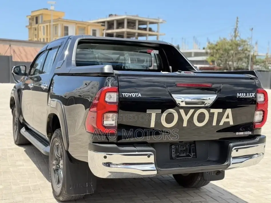 Toyota Hilux 2021 Black