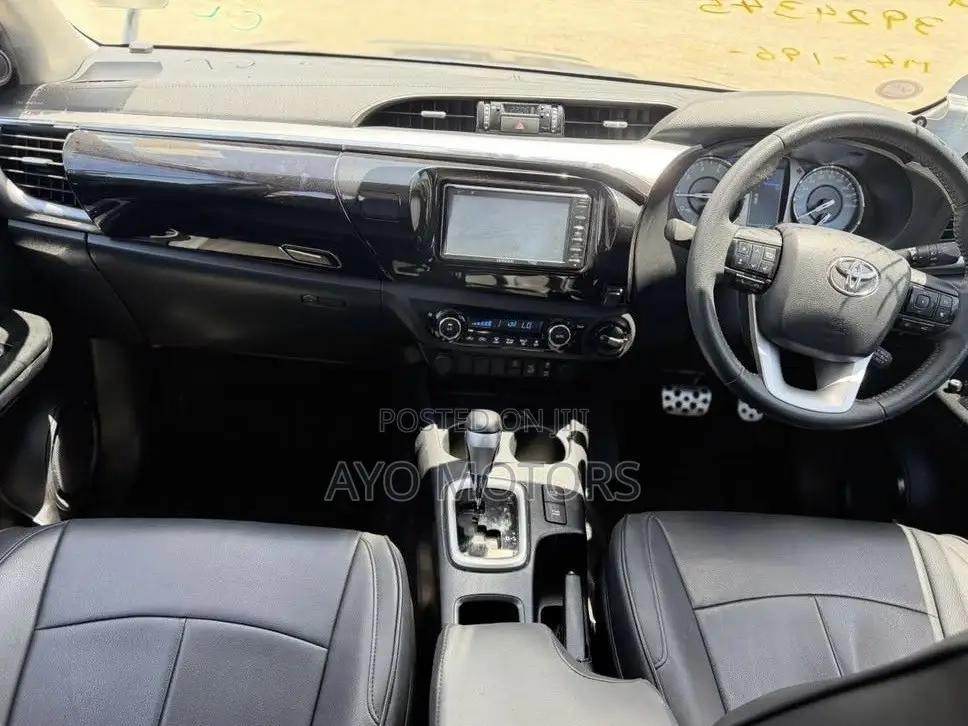 Toyota Hilux 2021 Black