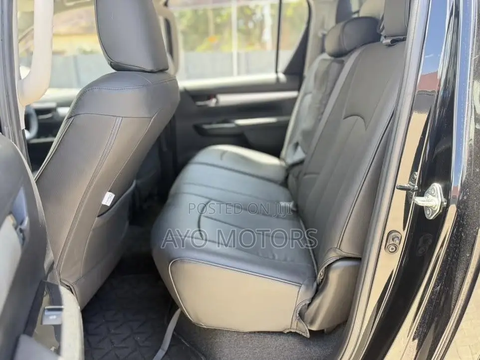 Toyota Hilux 2021 Black