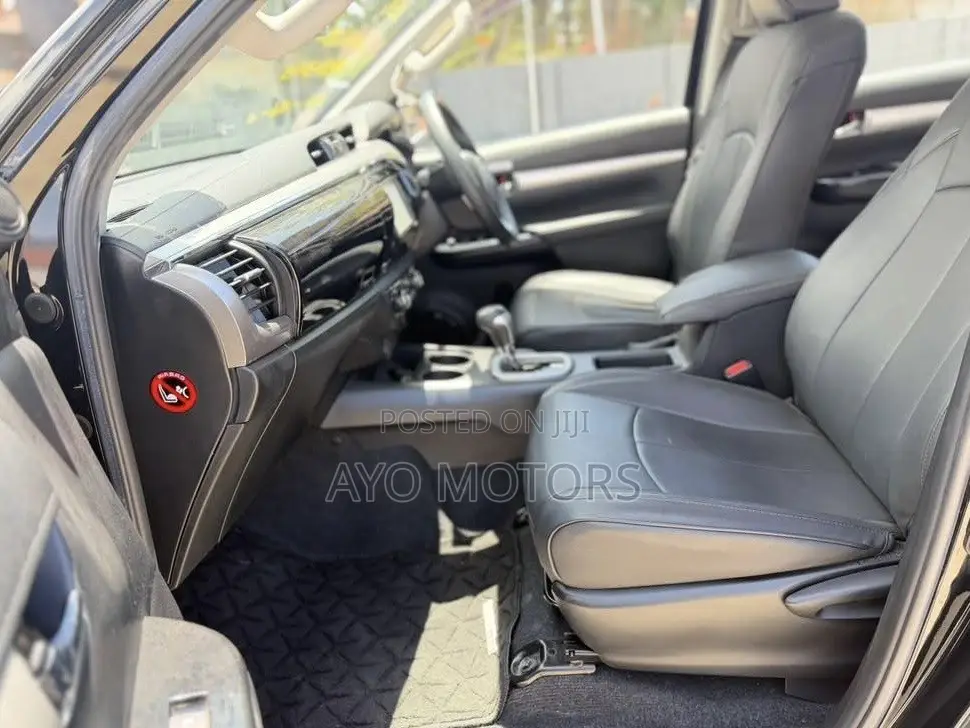 Toyota Hilux 2021 Black