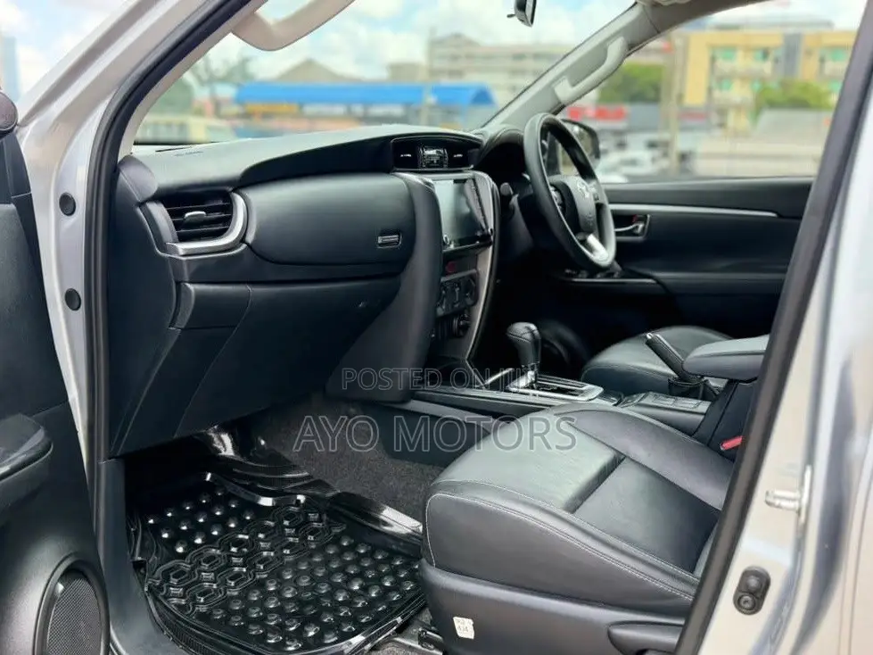 Toyota Fortuner 2024 Silver