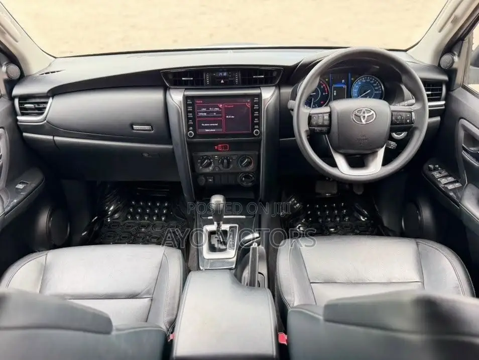 Toyota Fortuner 2024 Silver