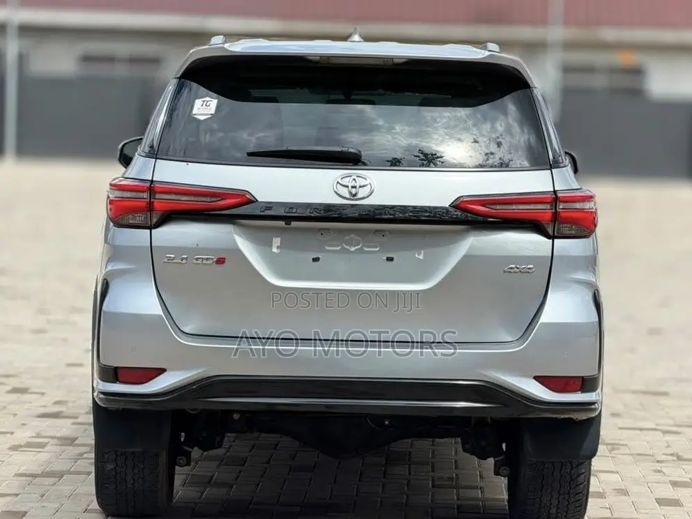 Toyota Fortuner 2024 Silver