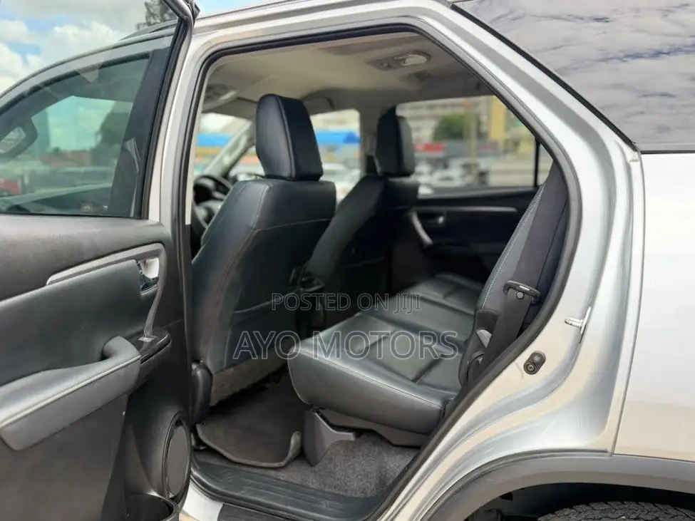 Toyota Fortuner 2024 Silver