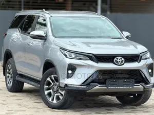 Toyota Fortuner 2024 Silver