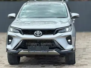 Toyota Fortuner 2024 Silver