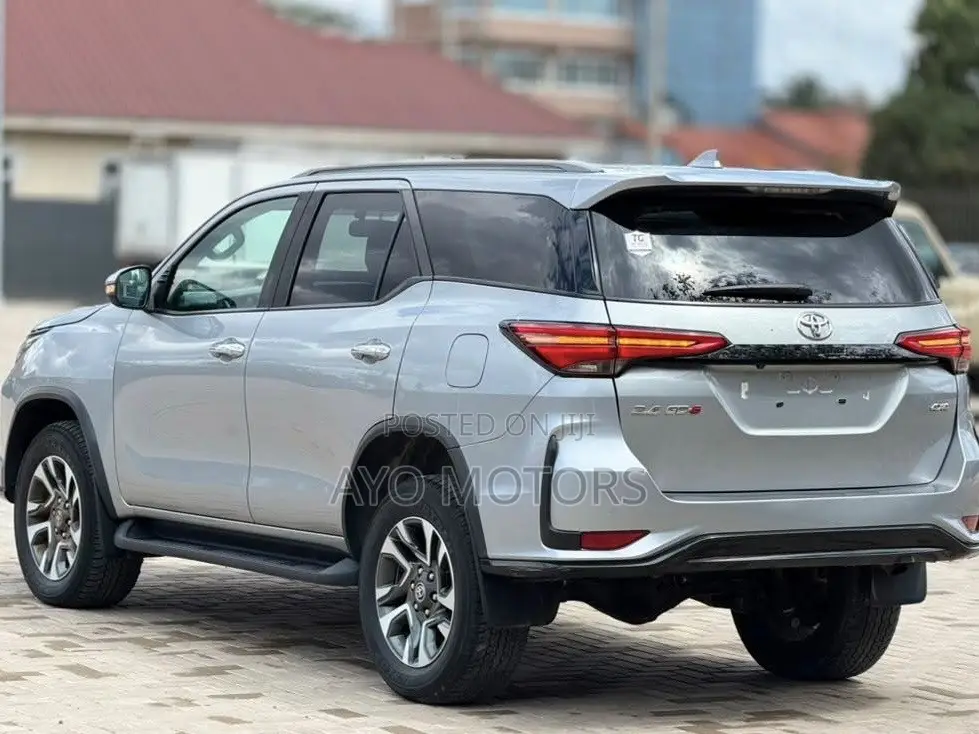 Toyota Fortuner 2024 Silver