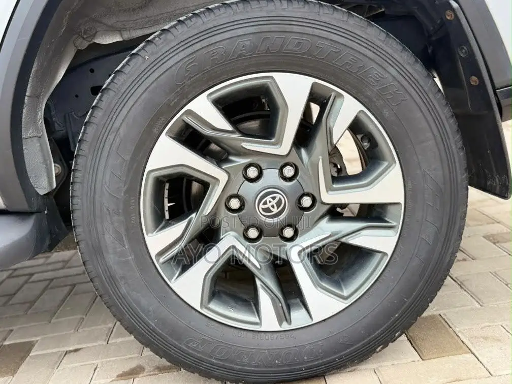 Toyota Fortuner 2024 Silver