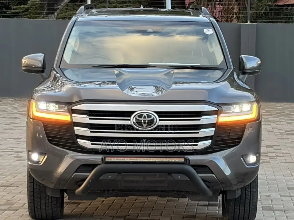 Toyota Land Cruiser LC300 2024 Gray