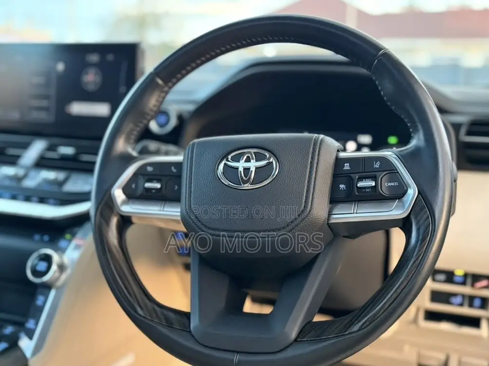 Toyota Land Cruiser LC300 2024 Gray