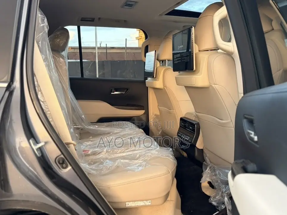 Toyota Land Cruiser LC300 2024 Gray