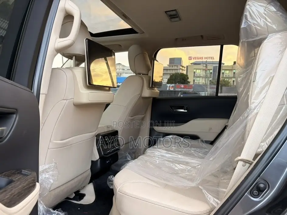 Toyota Land Cruiser LC300 2024 Gray