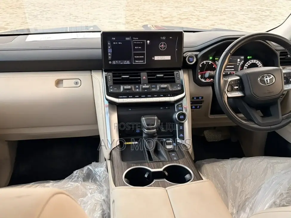 Toyota Land Cruiser LC300 2024 Gray