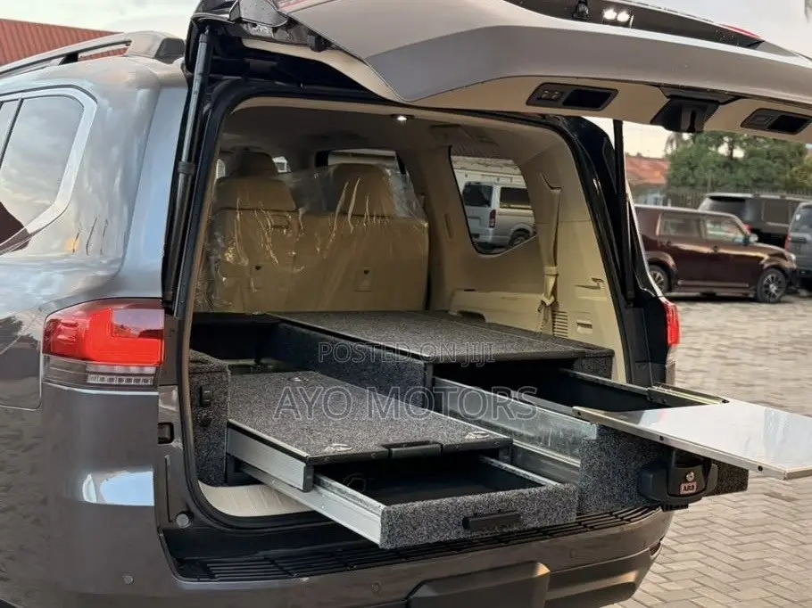 Toyota Land Cruiser LC300 2024 Gray